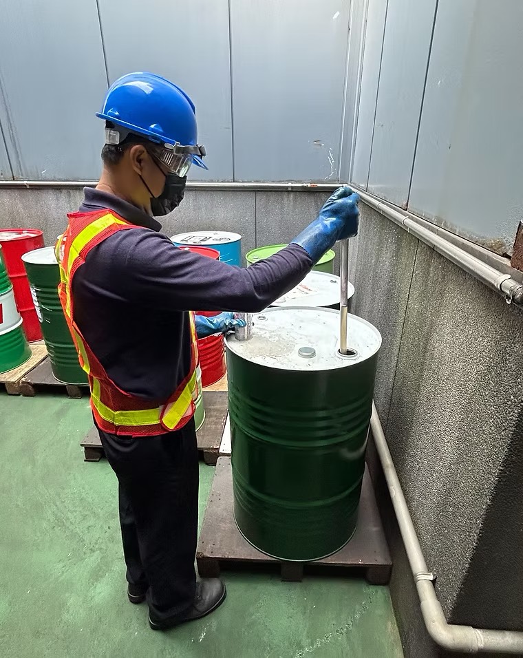 抵達現場 準備採取樣本